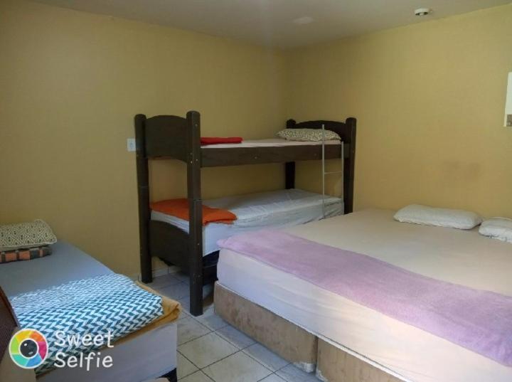 Hostel Office- Hospedagem Climatizada Quartos E Apartamentos Privativos Extrema Exterior foto